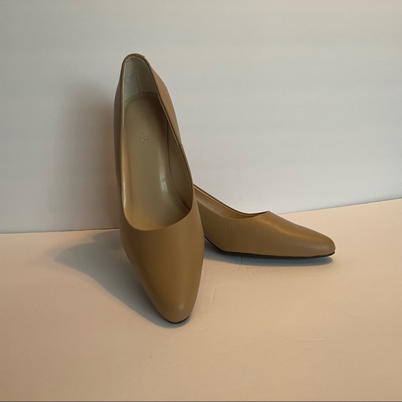 New Jessica London tan heals.  Size 8 1/2M - Picture 13 of 16